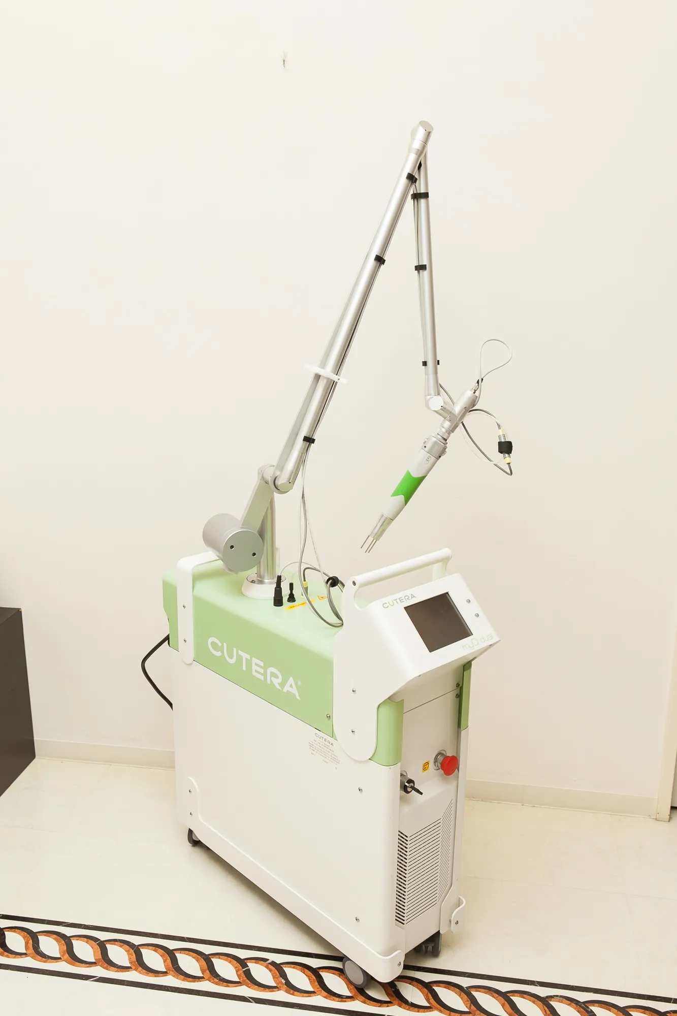 Qスイッチヤグレーザー